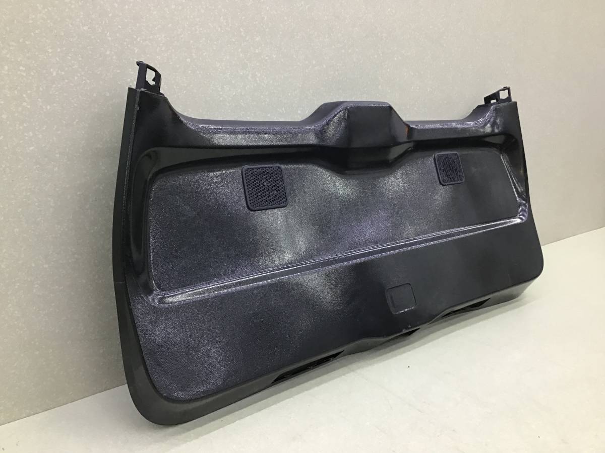 Обшивка двери багажника Toyota Land Cruiser (J300) 2021>