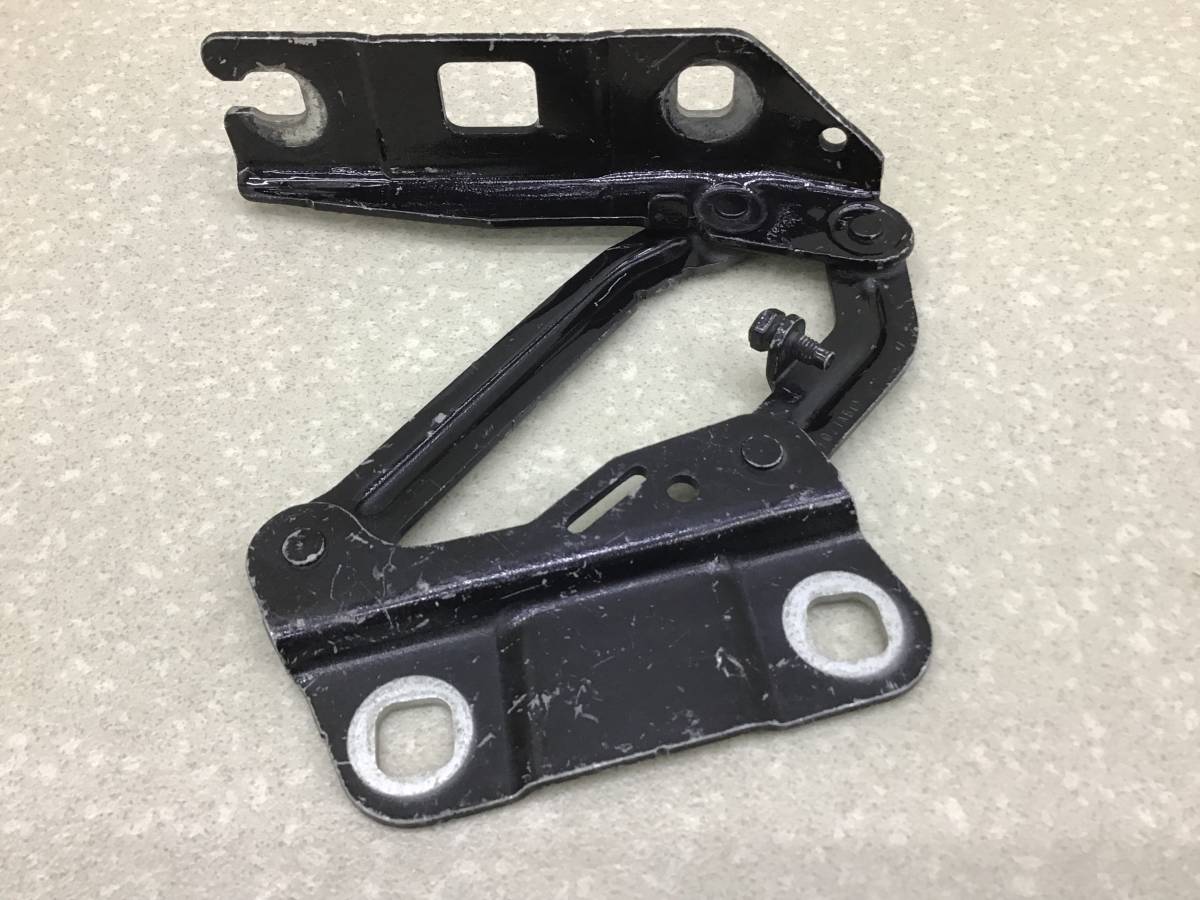 Петля капота правая Mercedes-Benz GL-Class (X164) 2006-2012 Петля капота правая Mercedes-Benz GL-Class (X164) 2006-2012