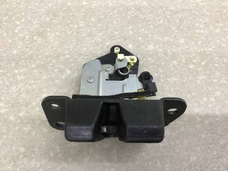 Замок багажника Hyundai Tucson (JM) 2004-2010 Замок багажника Hyundai Tucson (JM) 2004-2010