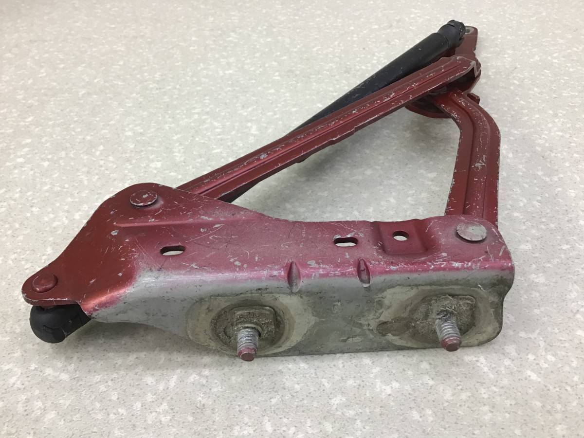 Петля крышки багажника Renault Megane (2) 2002-2009 Петля крышки багажника Renault Megane (2) 2002-2009