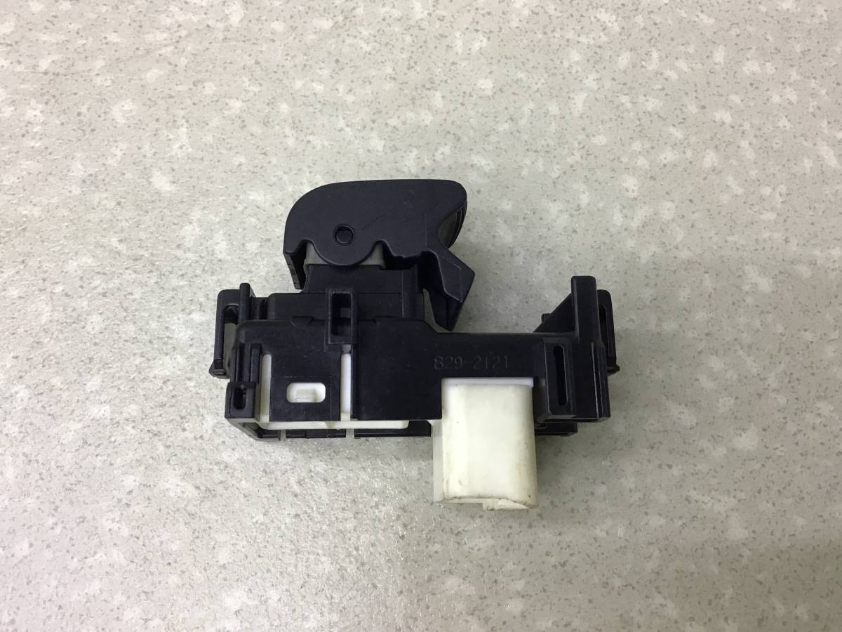 Кнопка стеклоподъемника Toyota Highlander (U40) 2007-2013 Кнопка стеклоподъемника Toyota Highlander (U40) 2007-2013