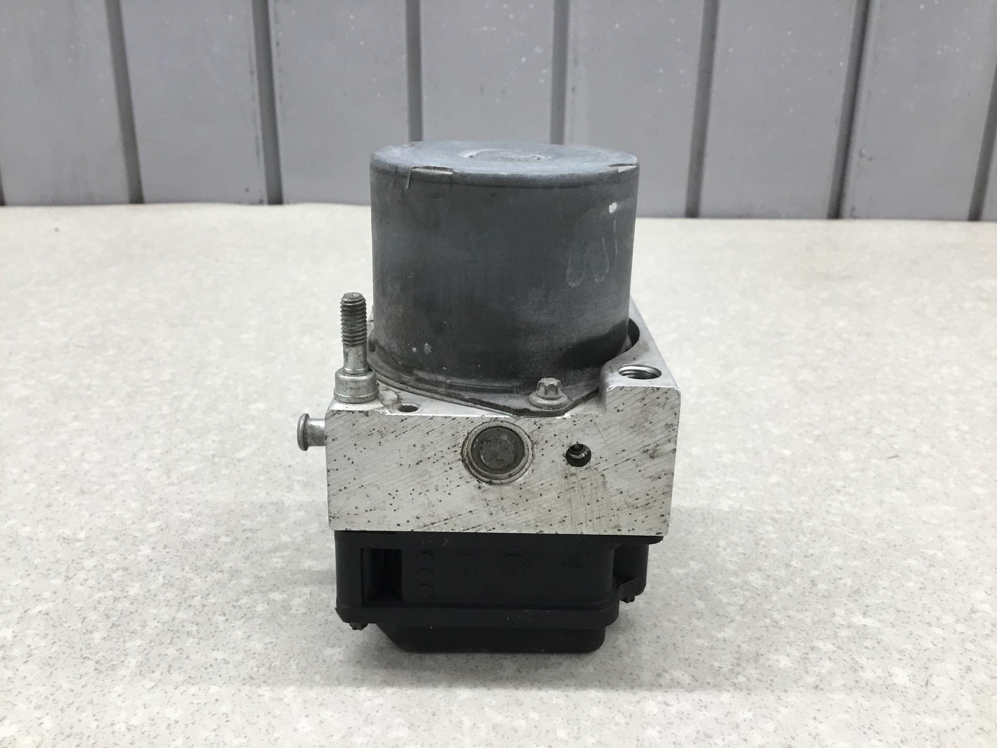 Блок ABS (насос) Subaru Legacy (B13) 2003-2009 Блок ABS (насос) Subaru Legacy (B13) 2003-2009