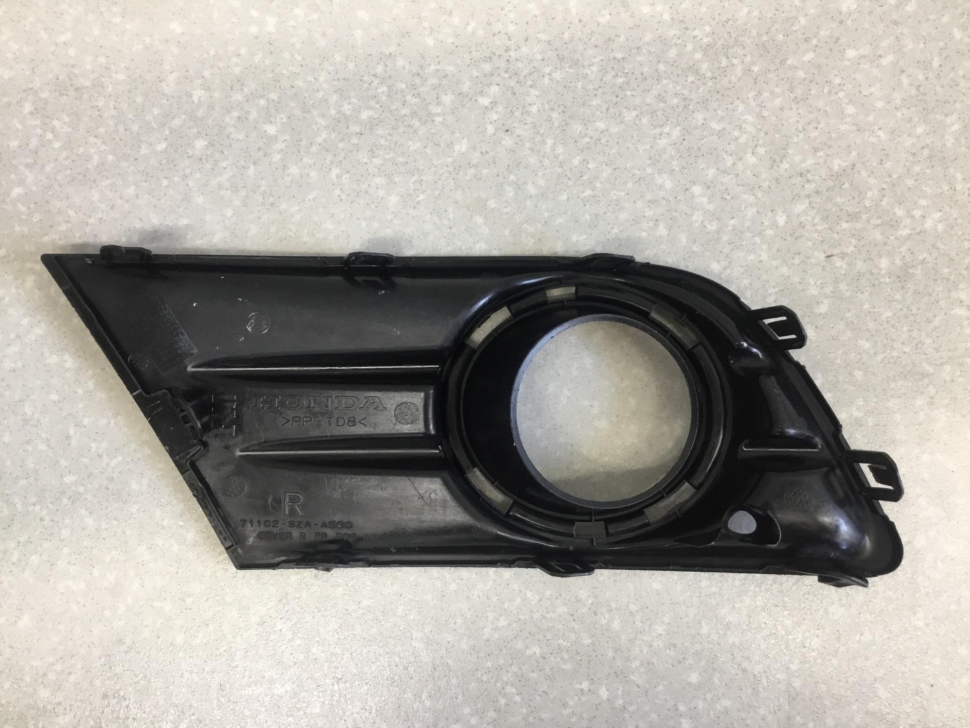 Рамка противотуманной фары правой Honda Pilot (YF3, YF4) 2008-2015