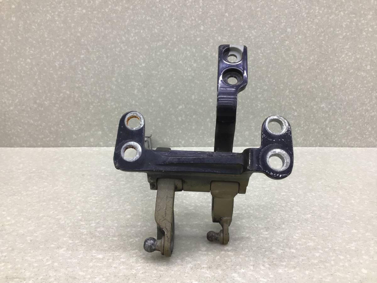 Петля двери багажника Volkswagen Touareg (7L) 2002-2010 Петля двери багажника Volkswagen Touareg (7L) 2002-2010
