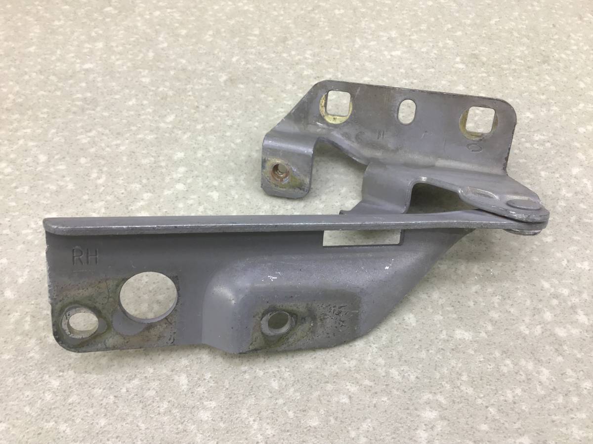 Петля капота правая Nissan Almera Classic (B10) 2006-2013 Петля капота правая Nissan Almera Classic (B10) 2006-2013