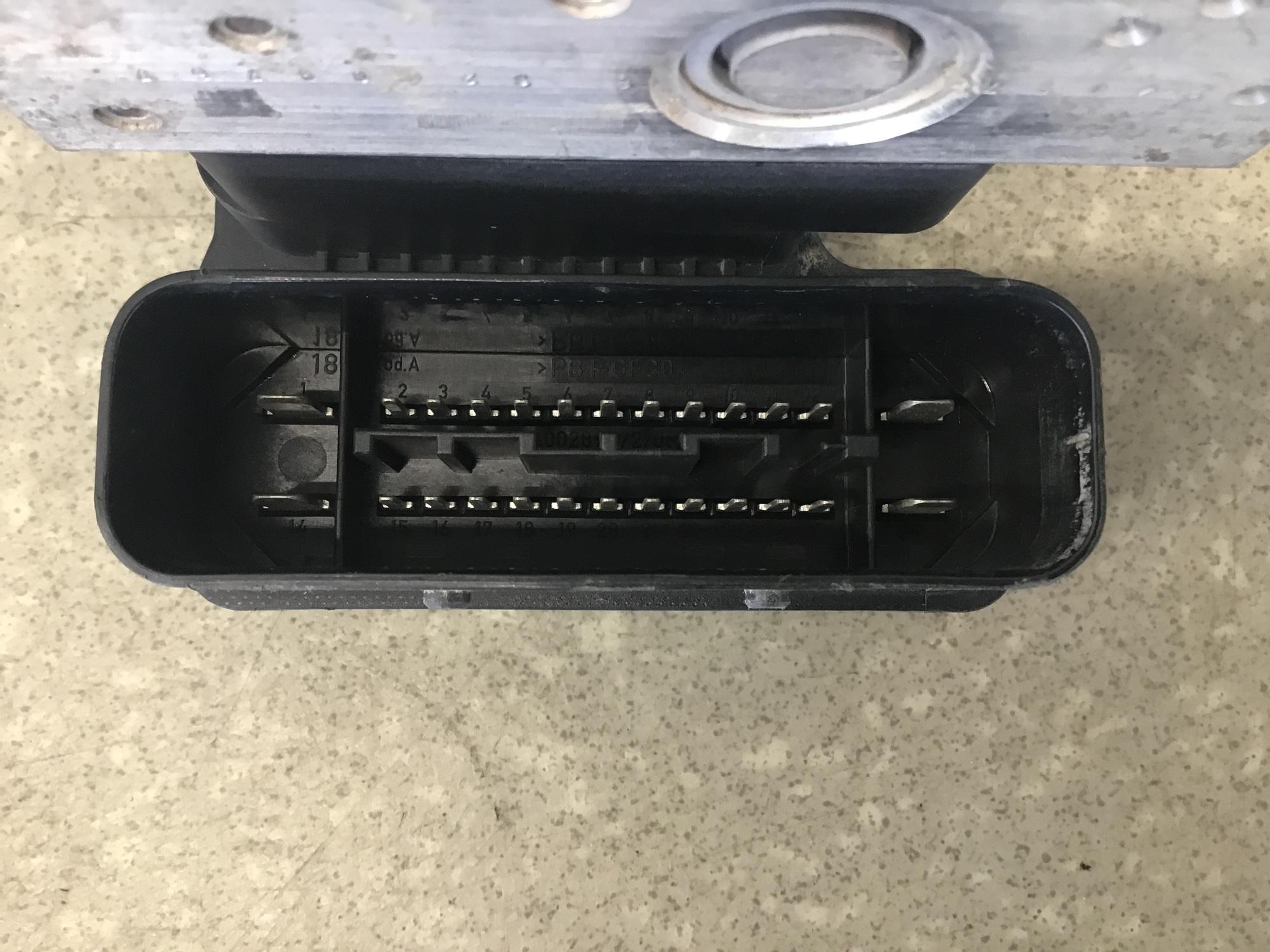Блок ABS (насос) Skoda Octavia A5 (1Z5) 2004-2013 Блок ABS (насос) Skoda Octavia A5 (1Z5) 2004-2013