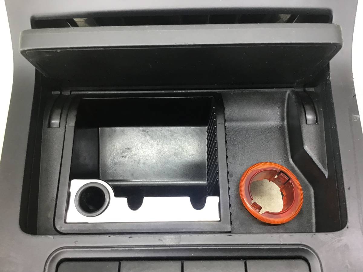 Пепельница передняя Volkswagen Jetta (1K) 2006-2011 Пепельница передняя Volkswagen Jetta (1K) 2006-2011