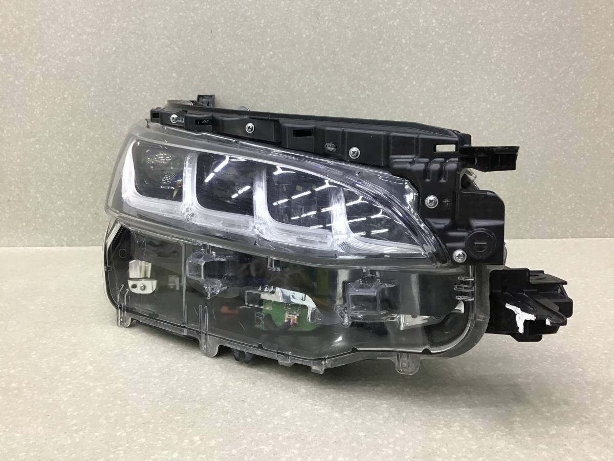 Фара правая Toyota Fortuner (GUN156, TGN156) 2015-н.в. Фара правая Toyota Fortuner (GUN156, TGN156) 2015-н.в.
