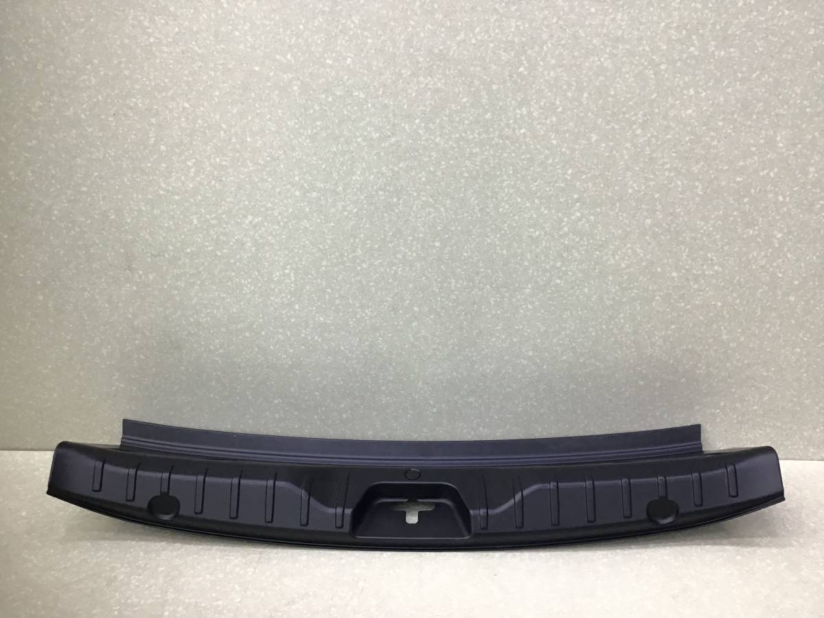 Накладка замка багажника BMW 5-series F10/F11 2009-2016 Накладка замка багажника BMW 5-series F10/F11 2009-2016