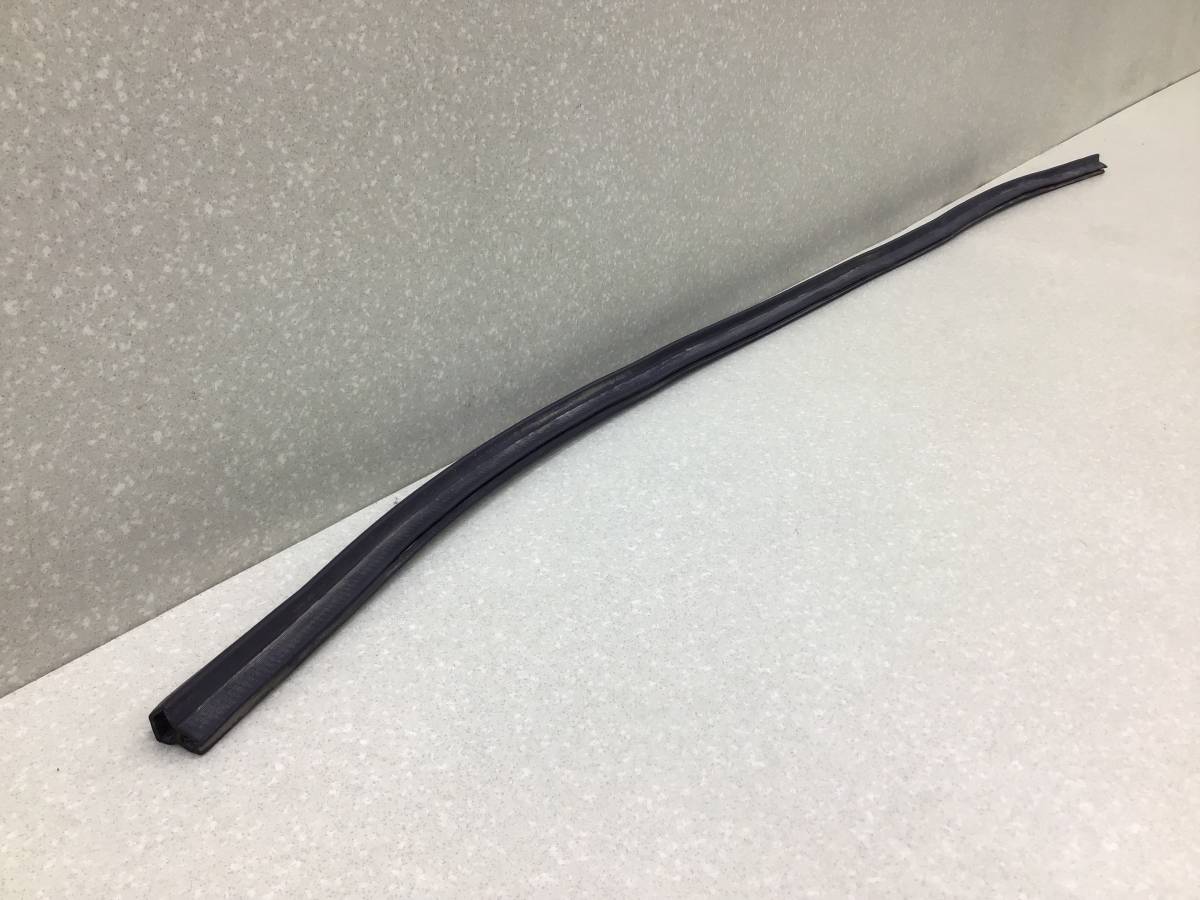 Уплотнитель капота Chevrolet Cruze (J300) 2009-2016 Уплотнитель капота Chevrolet Cruze (J300) 2009-2016