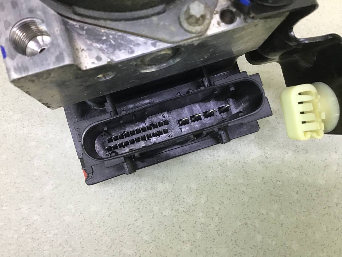 Блок ABS (насос) Nissan Almera 3 (G11, G15) 2012>