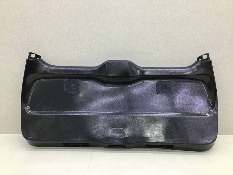 Обшивка двери багажника Toyota Land Cruiser (J300) 2021>