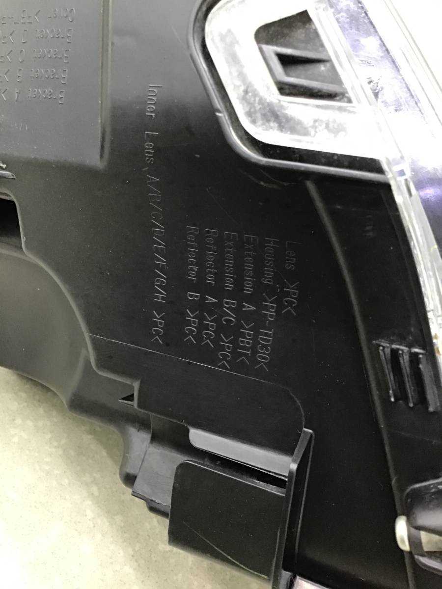 Фара правая Toyota Fortuner (GUN156, TGN156) 2015-н.в. Фара правая Toyota Fortuner (GUN156, TGN156) 2015-н.в.