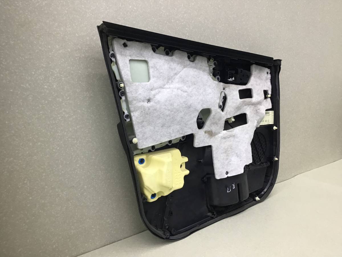 Обшивка двери передней правой Toyota Rav 4 (A40) 2013> Обшивка двери передней правой Toyota Rav 4 (A40) 2013>