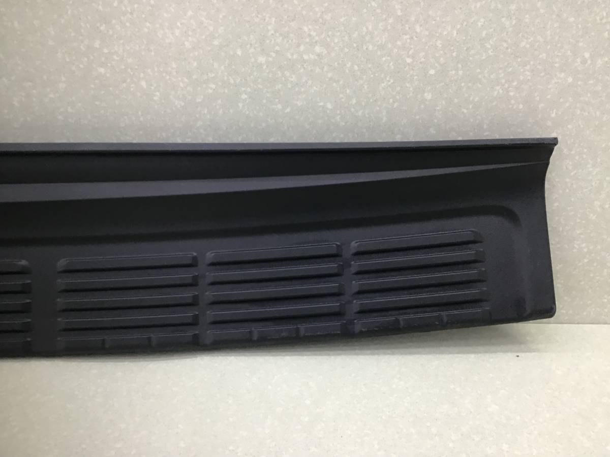 Накладка заднего бампера Toyota Land Cruiser 11 (VDJ200) 2007-2021 Накладка заднего бампера Toyota Land Cruiser 11 (VDJ200) 2007-2021