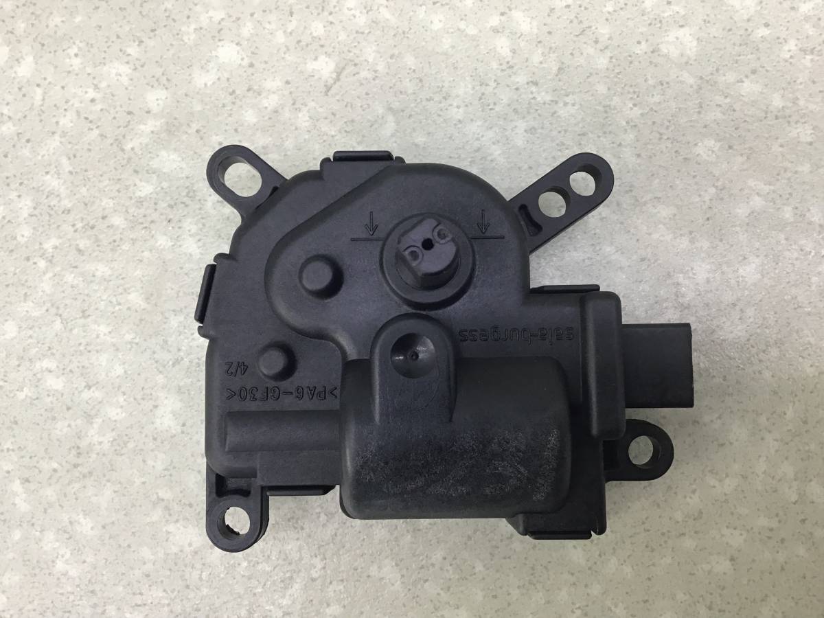 Моторчик заслонки печки Ford Fiesta (CBK) 2001-2008 Моторчик заслонки печки Ford Fiesta (CBK) 2001-2008