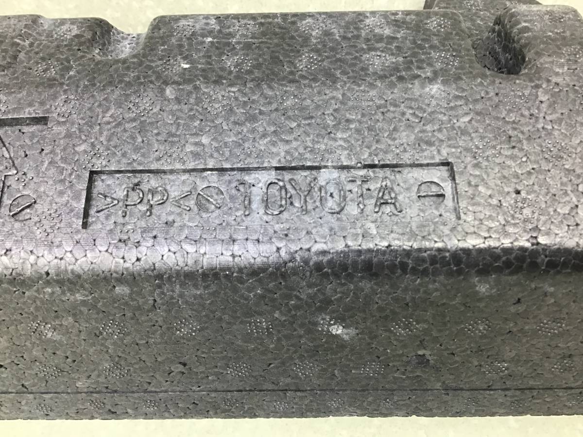 Наполнитель переднего бампера Toyota Rav 4 (XA50) 2018>