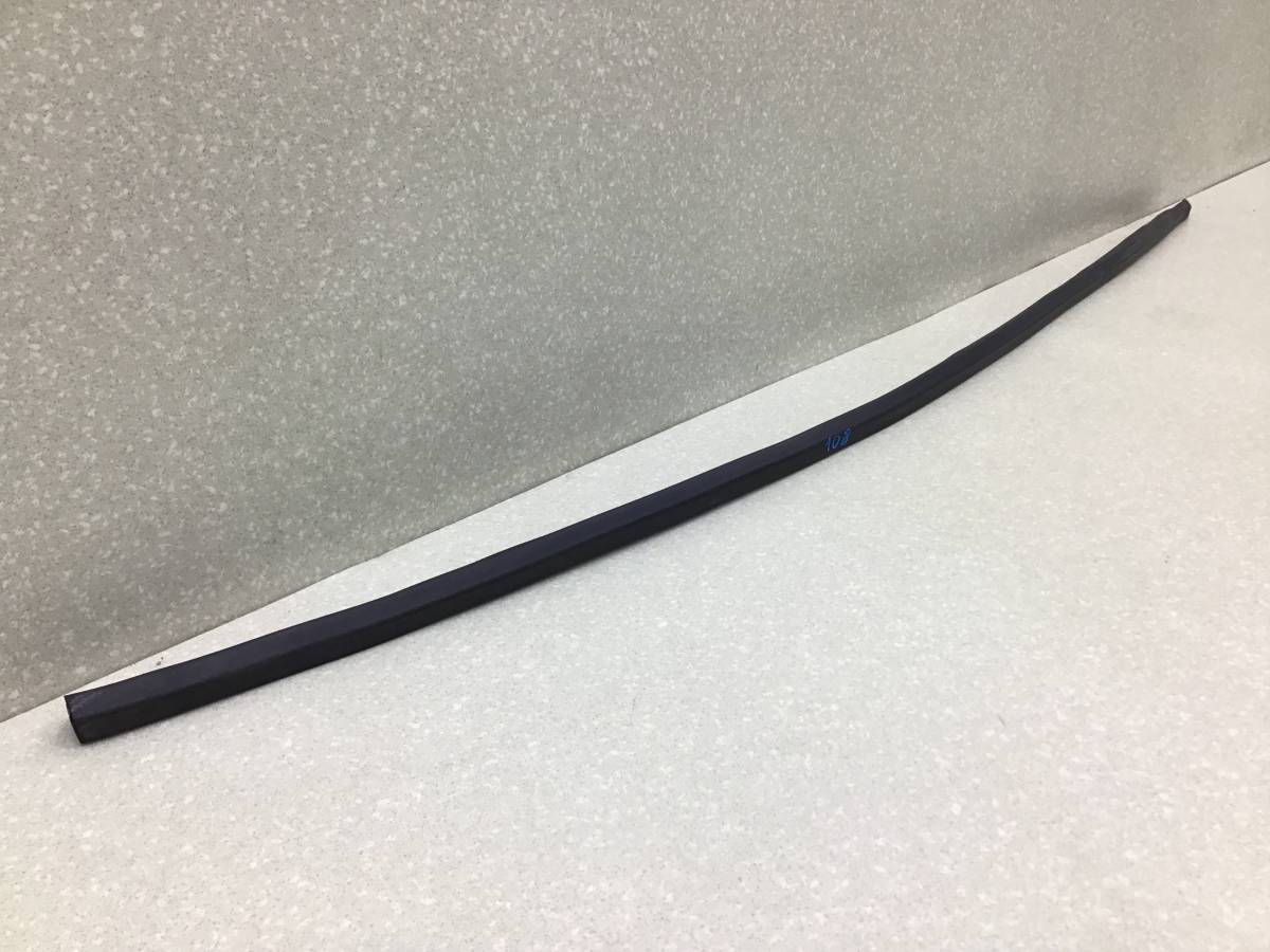 Уплотнитель капота Chevrolet Cruze (J300) 2009-2016 Уплотнитель капота Chevrolet Cruze (J300) 2009-2016