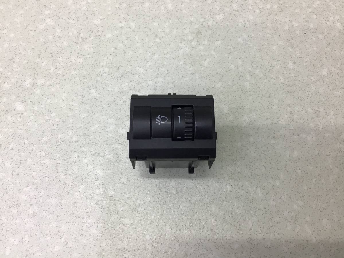 Кнопка корректора фар Skoda Yeti (5L) 2009-2018 Кнопка корректора фар Skoda Yeti (5L) 2009-2018