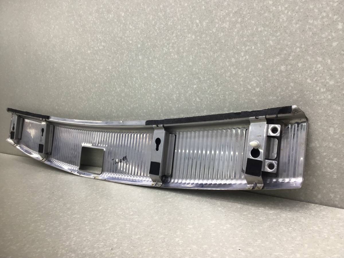 Накладка замка багажника Volkswagen Touareg (7L) 2002-2010 Накладка замка багажника Volkswagen Touareg (7L) 2002-2010