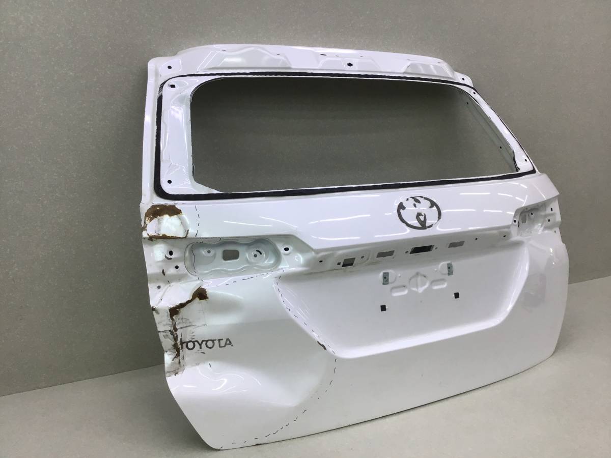 Дверь багажника Toyota Fortuner (GUN156, TGN156) 2015-н.в. Дверь багажника Toyota Fortuner (GUN156, TGN156) 2015-н.в.