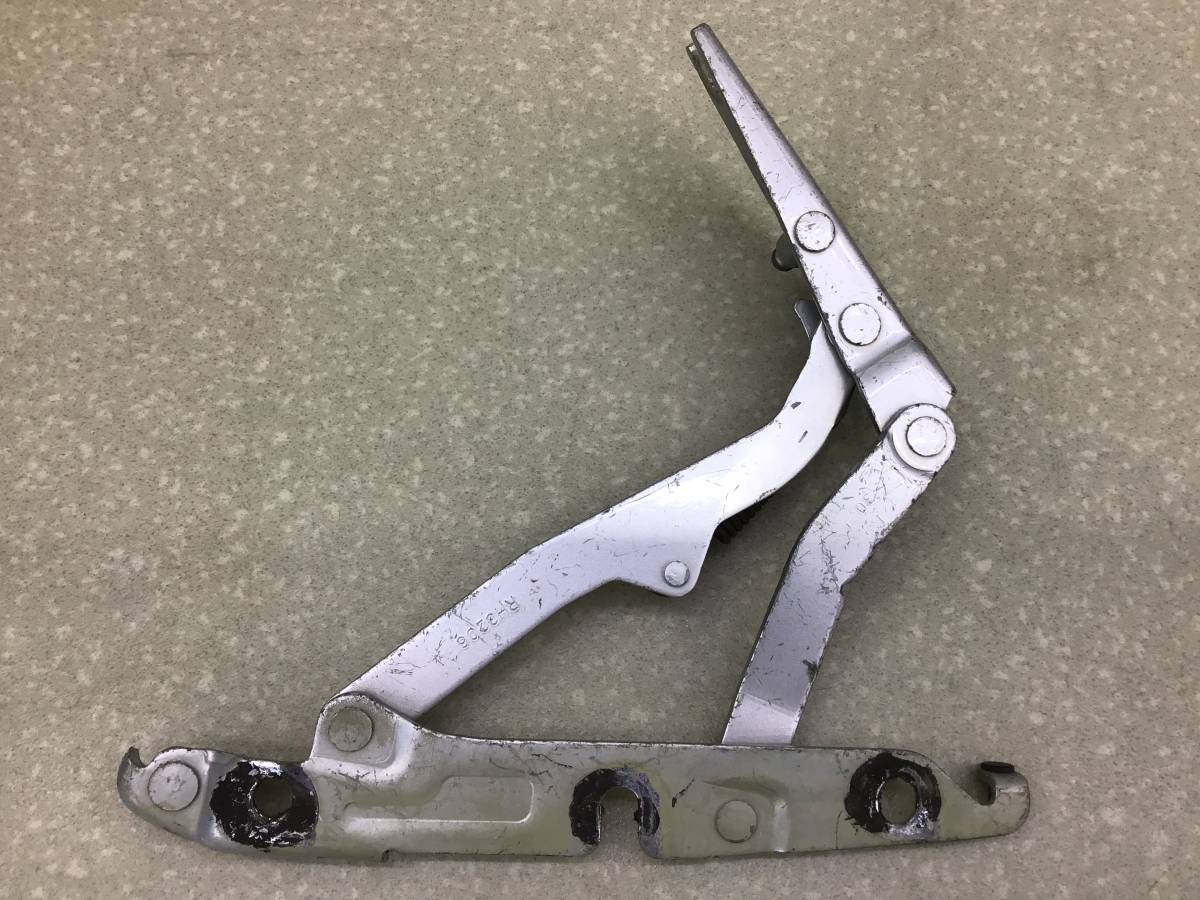 Петля крышки багажника Volkswagen Jetta (1K) 2006-2011 Петля крышки багажника Volkswagen Jetta (1K) 2006-2011