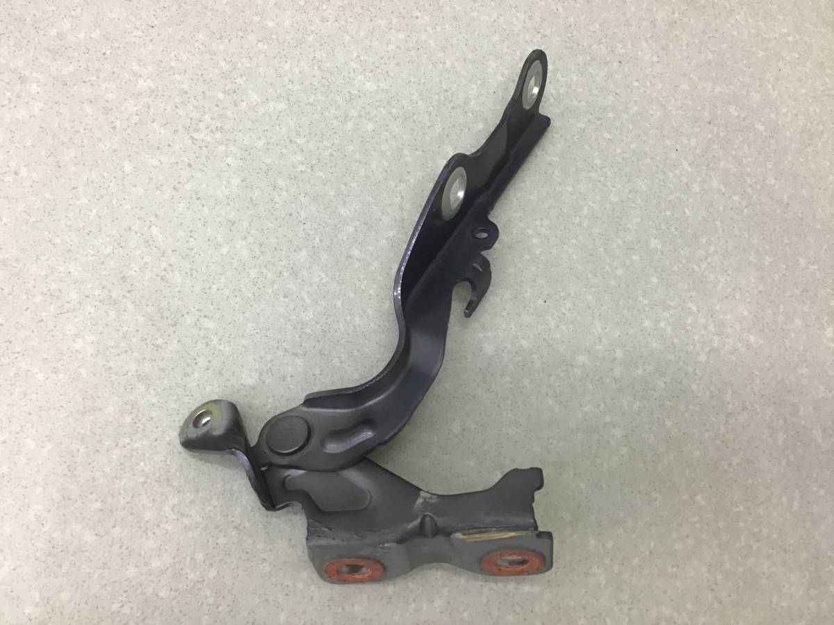 Петля капота левая Chevrolet Cruze (J300) 2009-2016 Петля капота левая Chevrolet Cruze (J300) 2009-2016