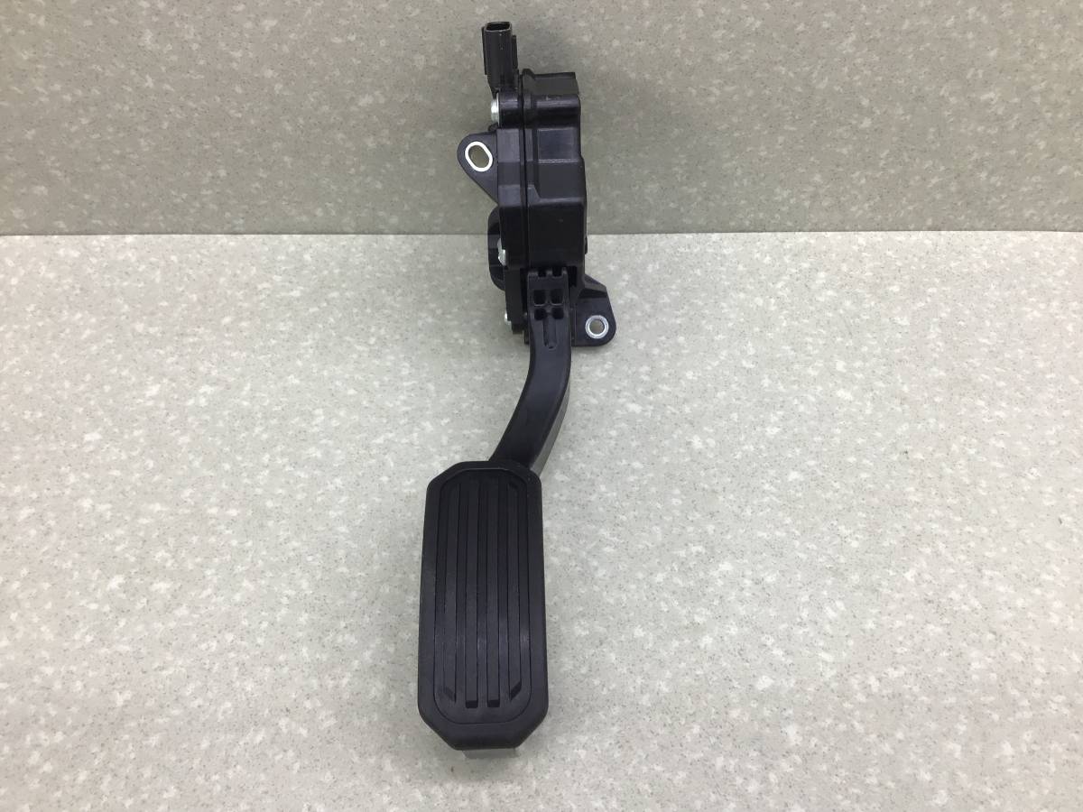 Педаль газа Toyota Camry (V50) 2011-2017 Педаль газа Toyota Camry (V50) 2011-2017