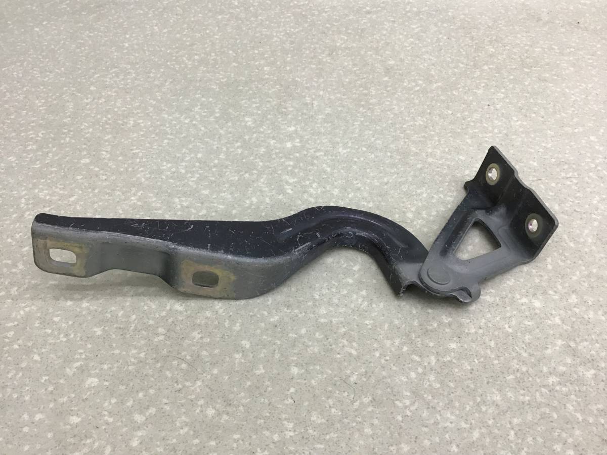 Петля капота правая Chevrolet Cobalt (T250) 2011-2015 Петля капота правая Chevrolet Cobalt (T250) 2011-2015