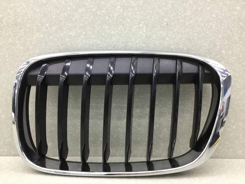 Решетка радиатора BMW X1 F48 2014> Решетка радиатора BMW X1 F48 2014>
