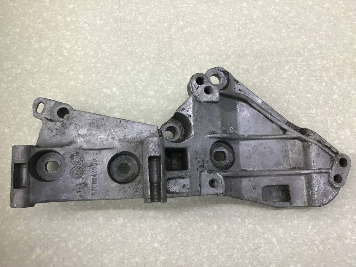 Кронштейн генератора Renault Megane (2) 2002-2009 Кронштейн генератора Renault Megane (2) 2002-2009