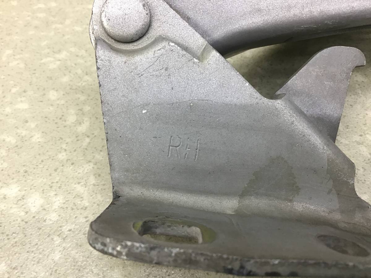 Петля капота правая Nissan Almera Classic (B10) 2006-2013 Петля капота правая Nissan Almera Classic (B10) 2006-2013