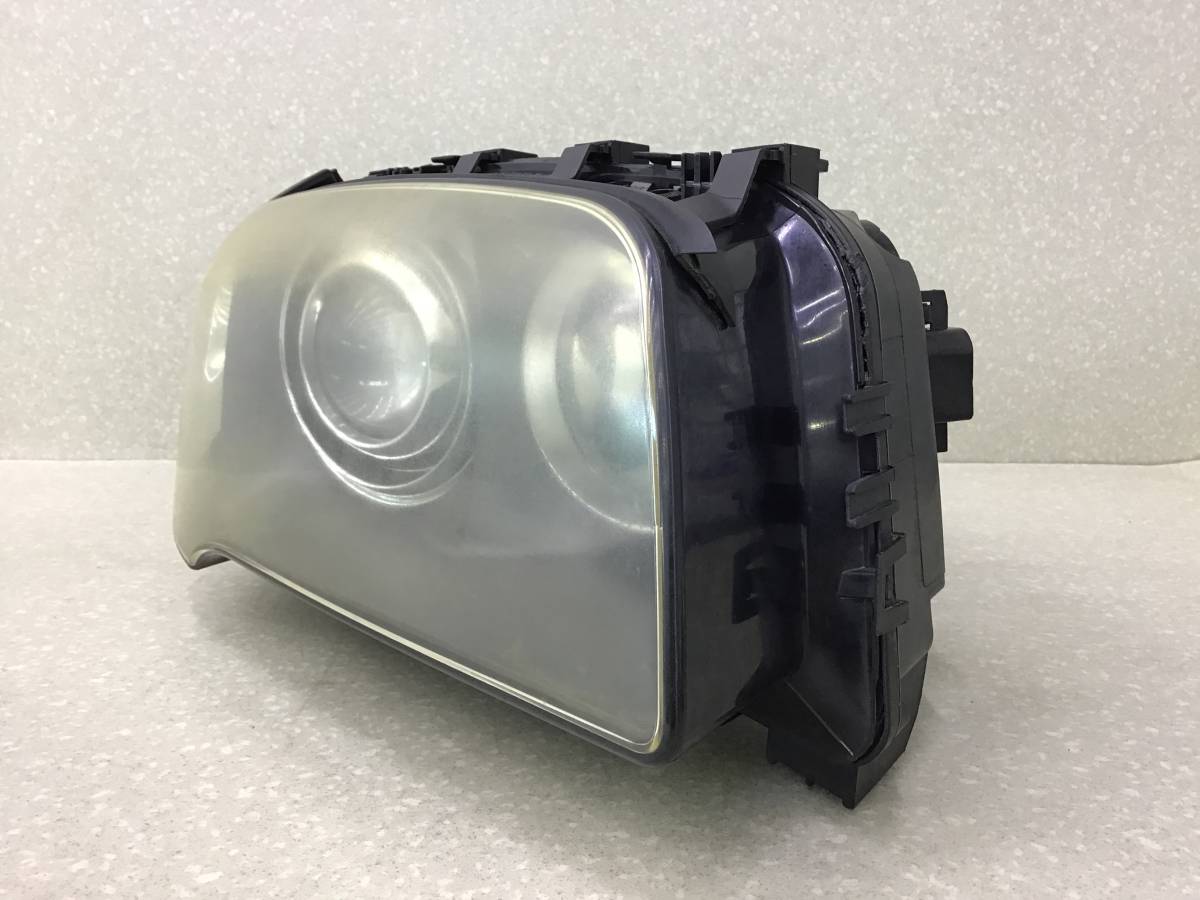 Фара правая BMW X3 E83 2004-2010 Фара правая BMW X3 E83 2004-2010