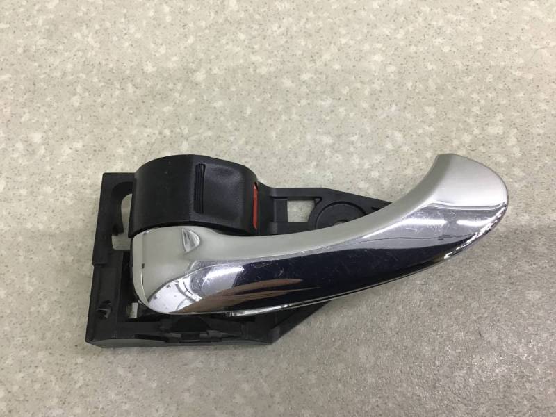 Ручка двери внутренняя левая Toyota Camry (SV40) 1994-1998 Ручка двери внутренняя левая Toyota Camry (SV40) 1994-1998