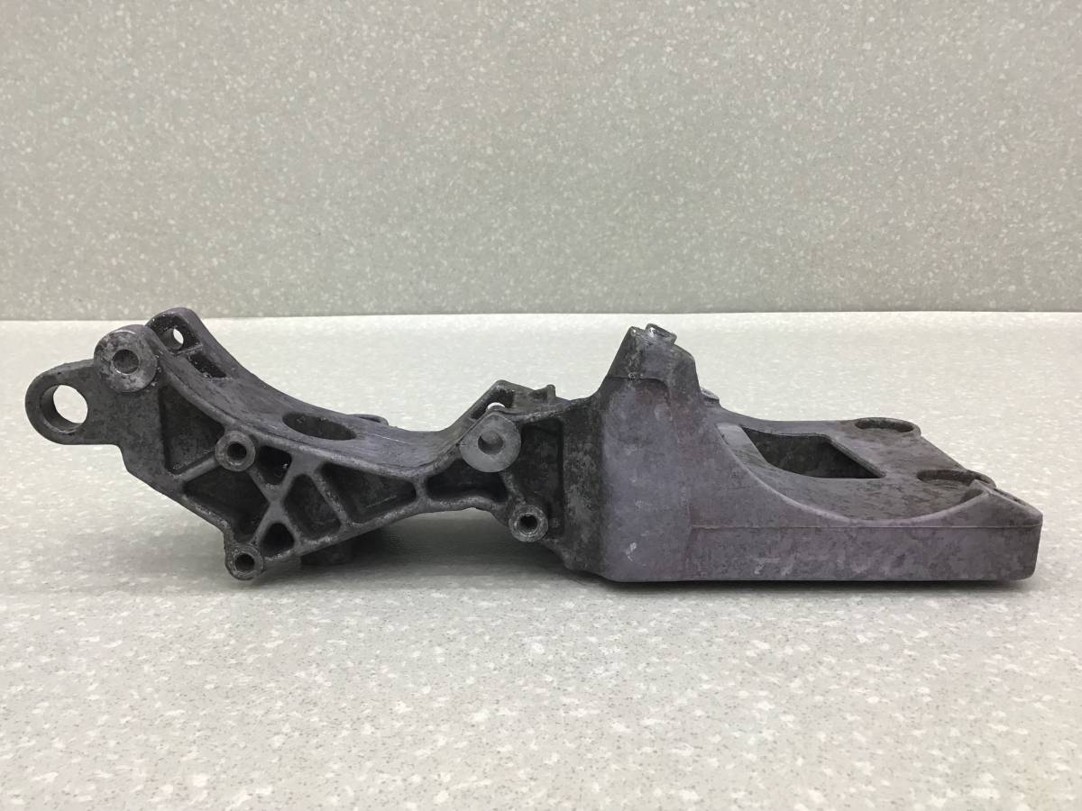 Кронштейн генератора Volkswagen Golf 5 (1K) 2003-2009 Кронштейн генератора Volkswagen Golf 5 (1K) 2003-2009