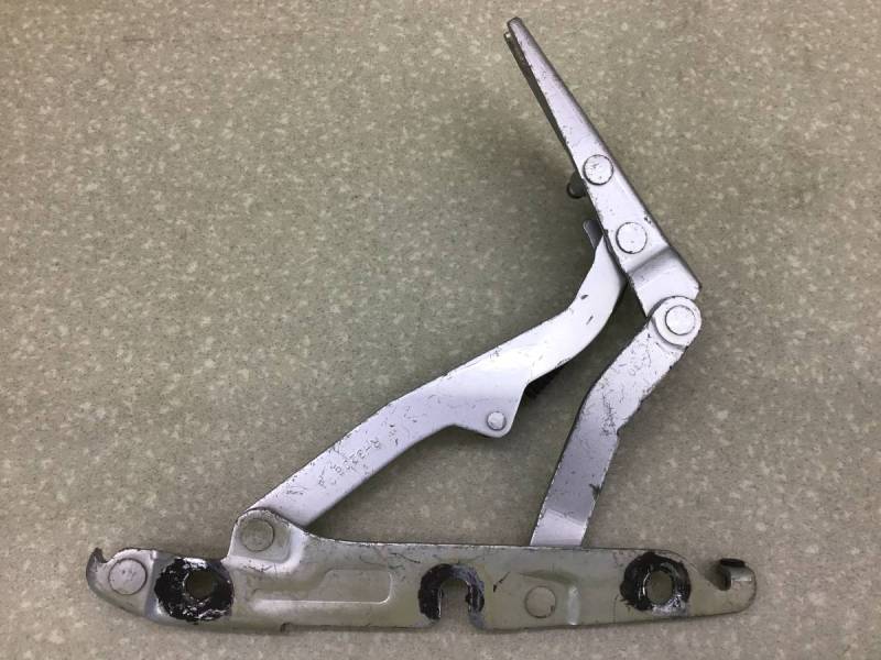 Петля крышки багажника Volkswagen Jetta (1K) 2006-2011 Петля крышки багажника Volkswagen Jetta (1K) 2006-2011