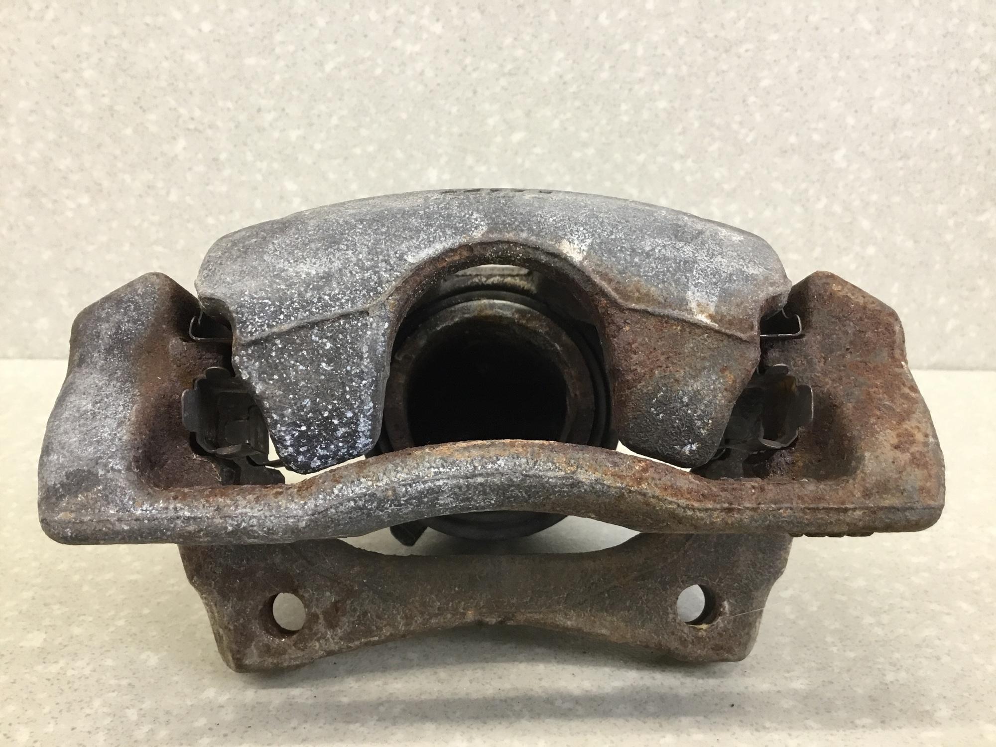 Суппорт передний правый, Nissan Micra (K12E) 2002-2010 Суппорт передний правый, Nissan Micra (K12E) 2002-2010