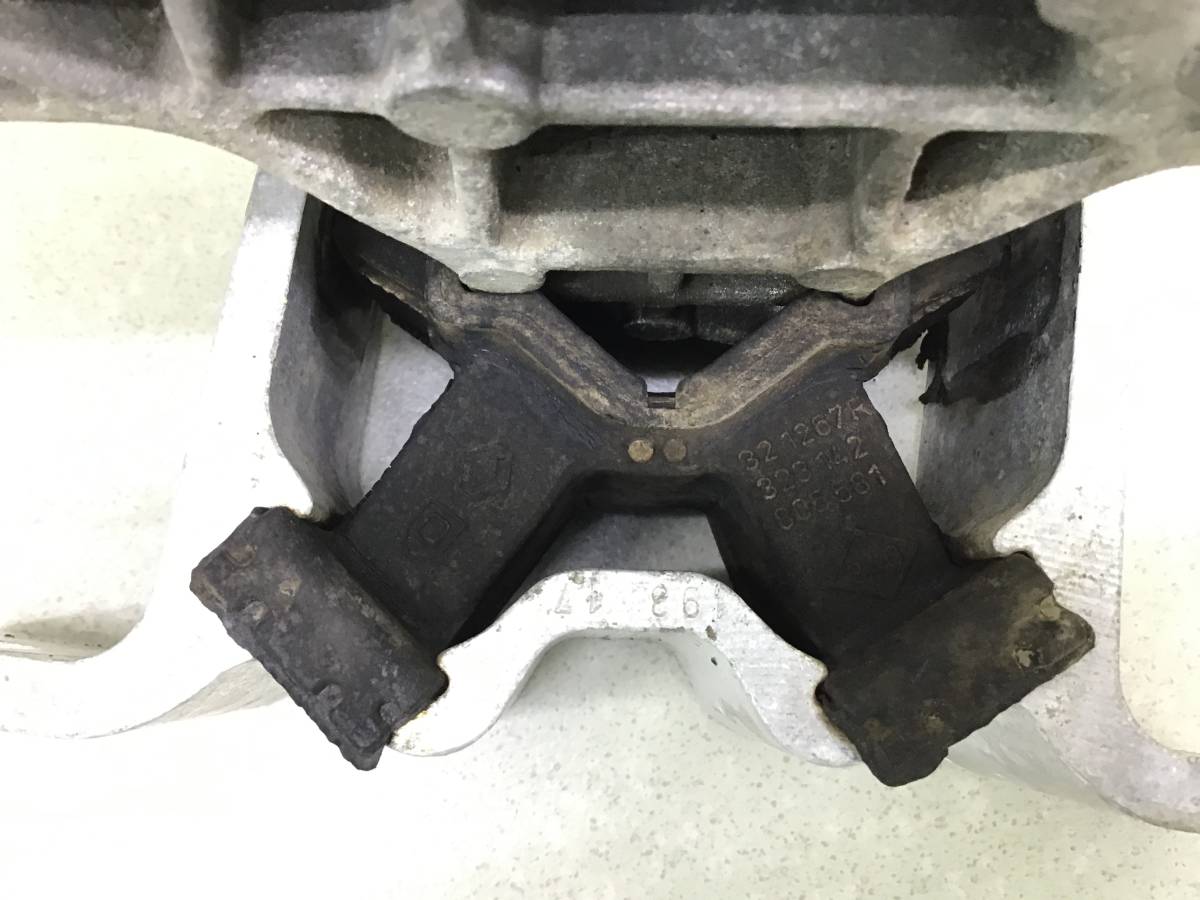 Опора двигателя правая Renault Sandero 2 (5S) 2012-2022 Опора двигателя правая Renault Sandero 2 (5S) 2012-2022