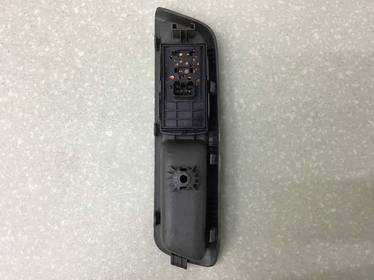 Кнопка стеклоподъемника Chevrolet Cobalt (T250) 2011-2015 Кнопка стеклоподъемника Chevrolet Cobalt (T250) 2011-2015