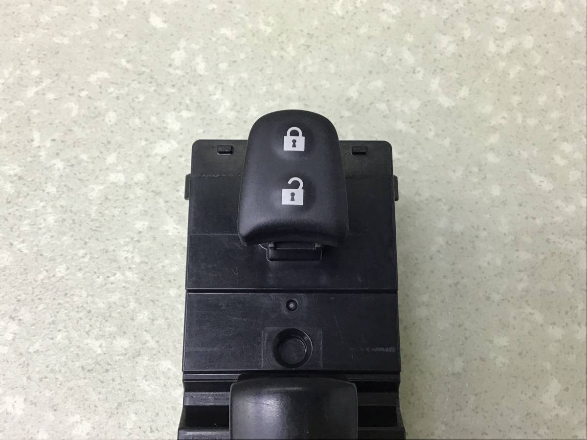Кнопка стеклоподъемника Nissan Juke (F15) 2011> Кнопка стеклоподъемника Nissan Juke (F15) 2011>