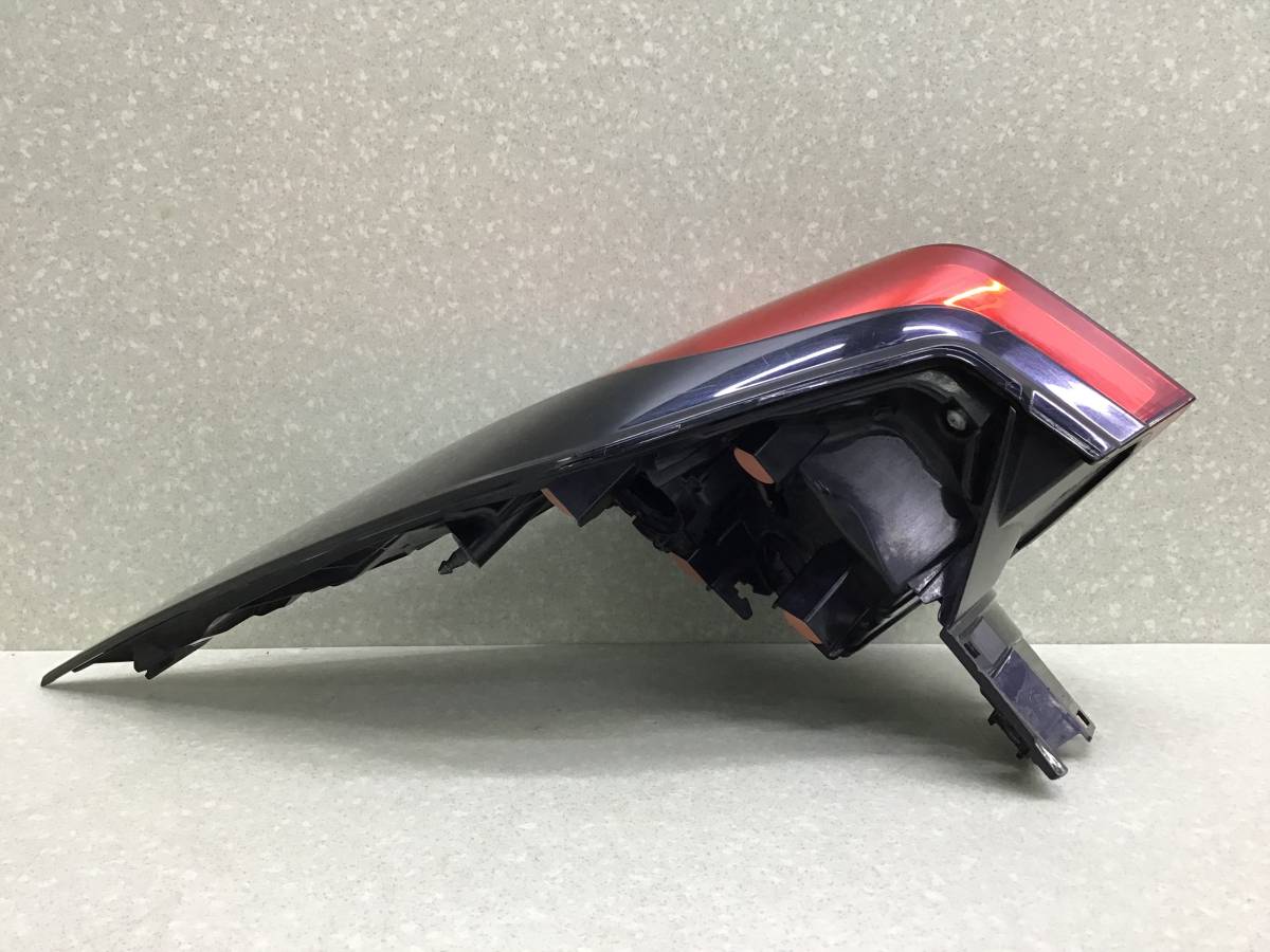 Фонарь задний наружный правый Toyota Rav 4 (XA50) 2018>