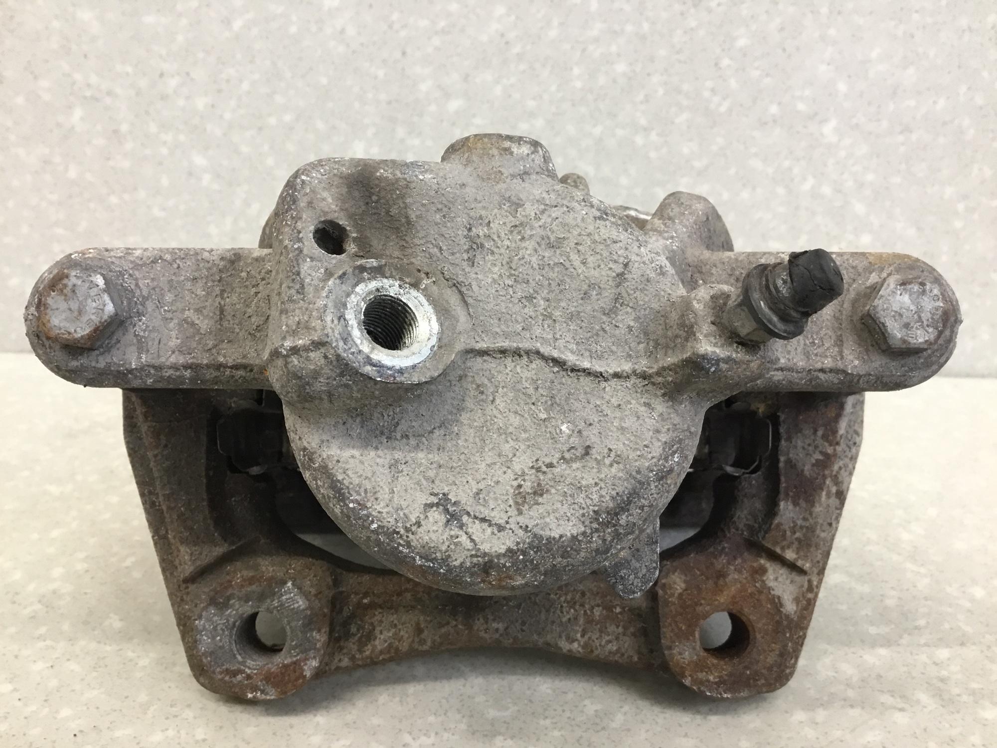Суппорт передний правый, Nissan Micra (K12E) 2002-2010 Суппорт передний правый, Nissan Micra (K12E) 2002-2010