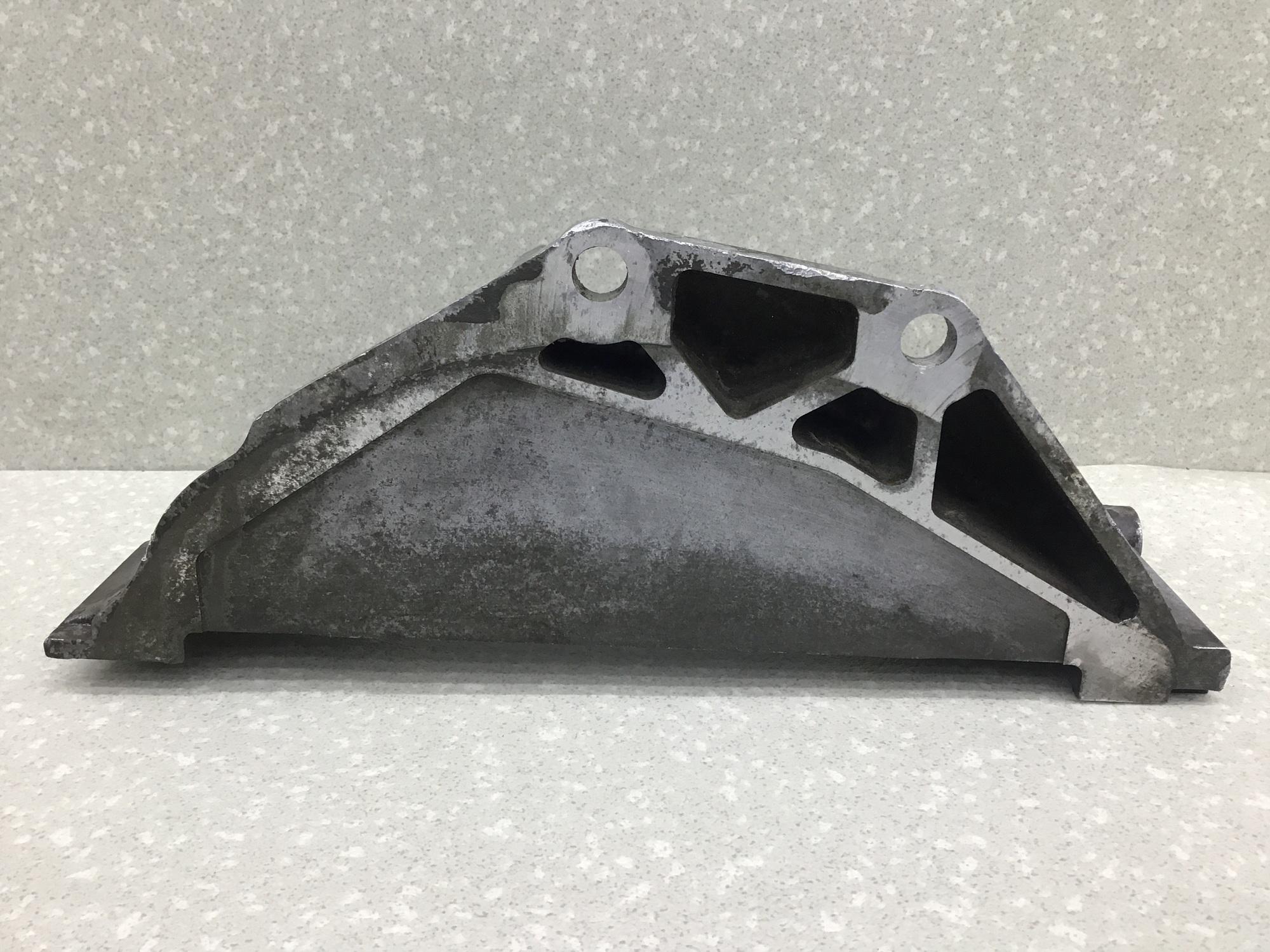 Кронштейн КПП, Suzuki Liana 2001-2007 Кронштейн КПП, Suzuki Liana 2001-2007