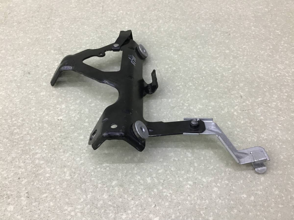 Кронштейн (сопут. товар) BMW X1 E84 2009-2015 Кронштейн (сопут. товар) BMW X1 E84 2009-2015
