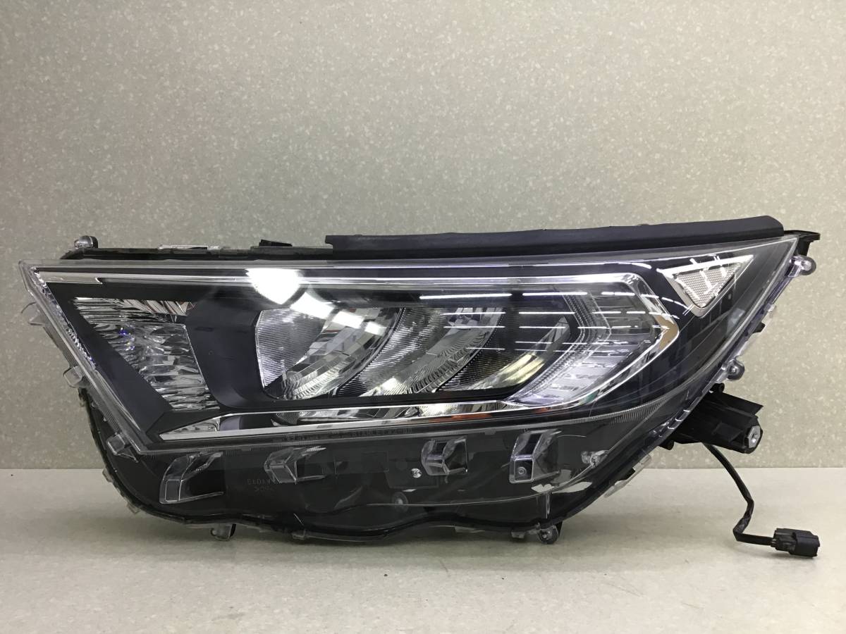 Фара левая Toyota Rav 4 (XA50) 2018>