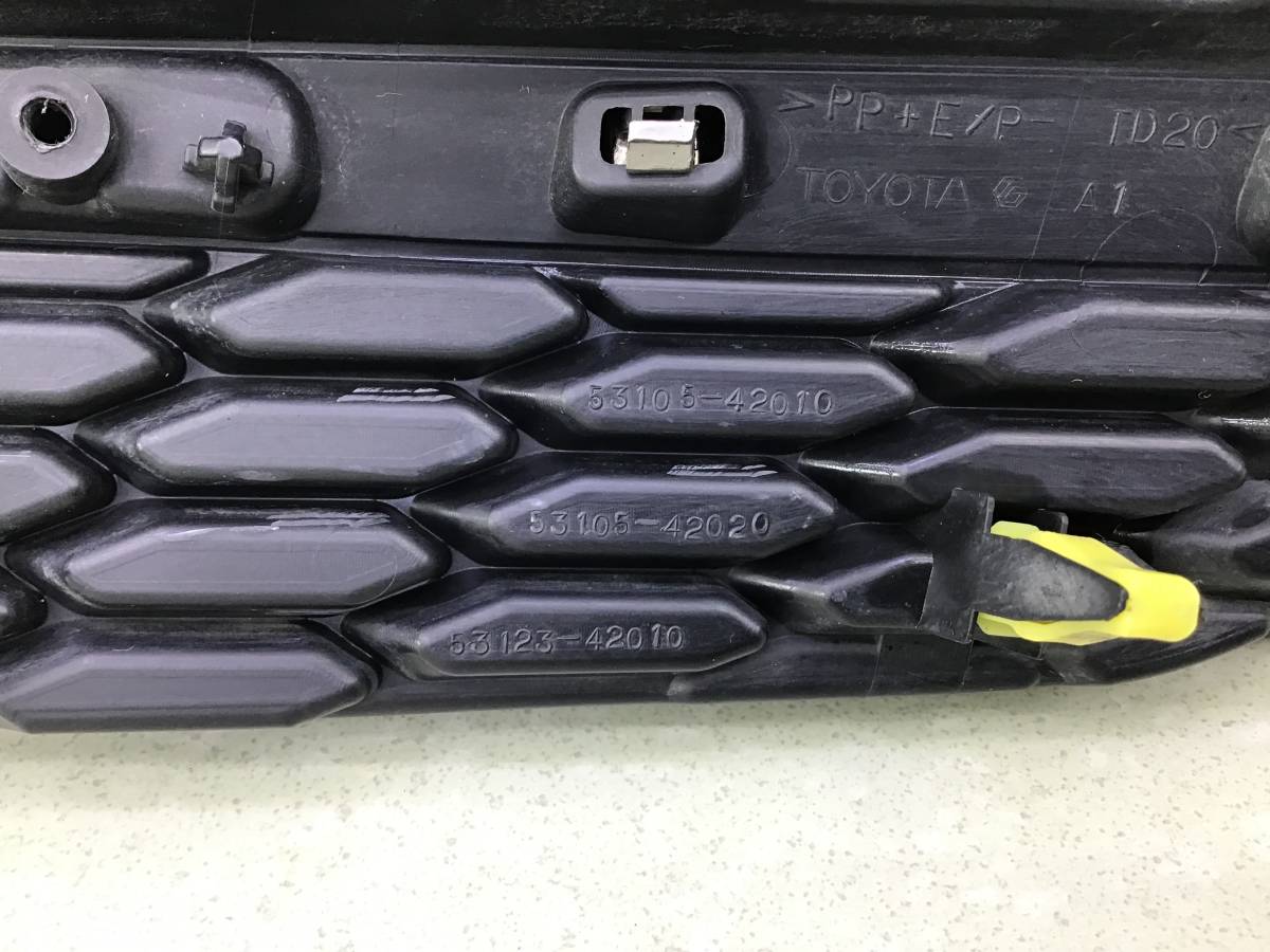 Решетка радиатора правая Toyota Rav 4 (A40) 2013> Решетка радиатора правая Toyota Rav 4 (A40) 2013>