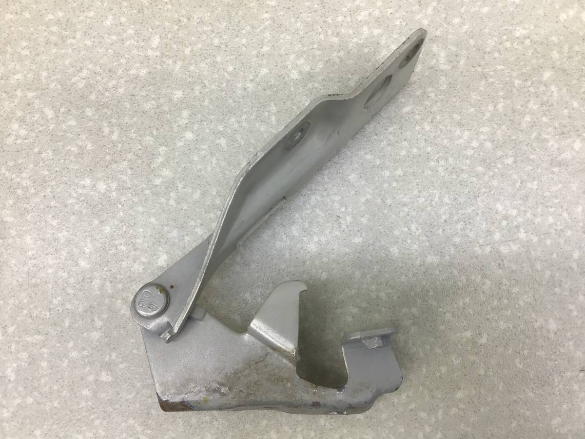 Петля капота левая Nissan Almera Classic (B10) 2006-2013 Петля капота левая Nissan Almera Classic (B10) 2006-2013