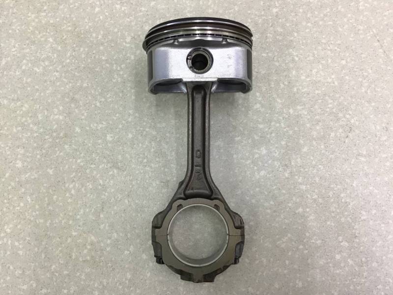 Поршень с шатуном Infiniti QX56 (JA60) 2004-2010 Поршень с шатуном Infiniti QX56 (JA60) 2004-2010
