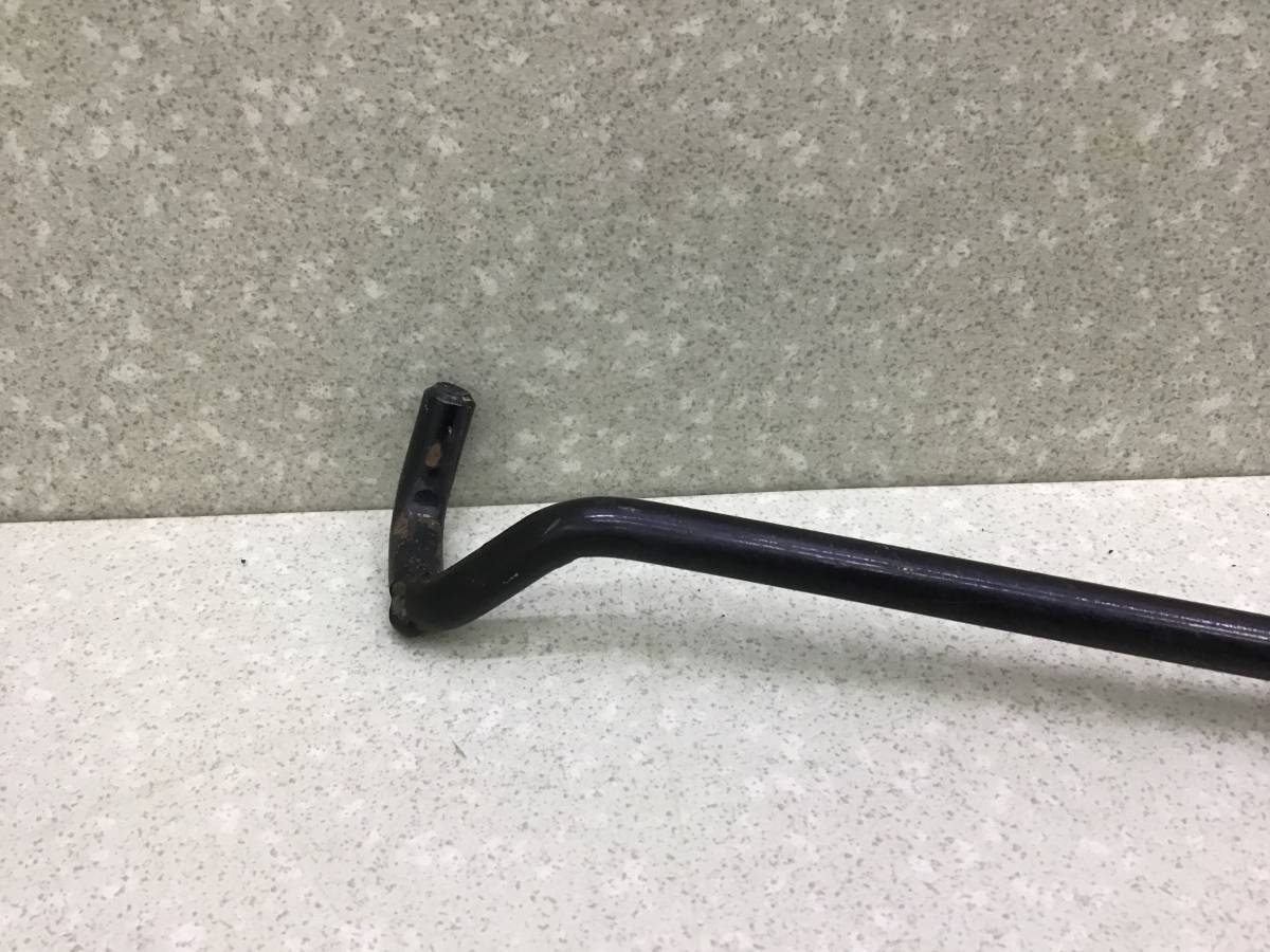 Держатель капота Ford Focus 3 (CB8) 2011-2019 Держатель капота Ford Focus 3 (CB8) 2011-2019