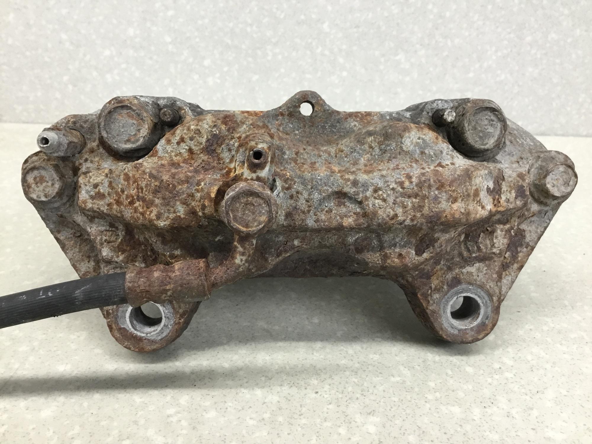 Суппорт передний правый, Toyota Land Cruiser (100) 1998-2007